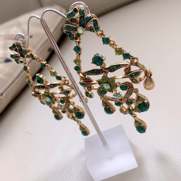 🆕🔥SWAROVSKI XL Green Shiny Crystal Earrings - Picture 4 of 4